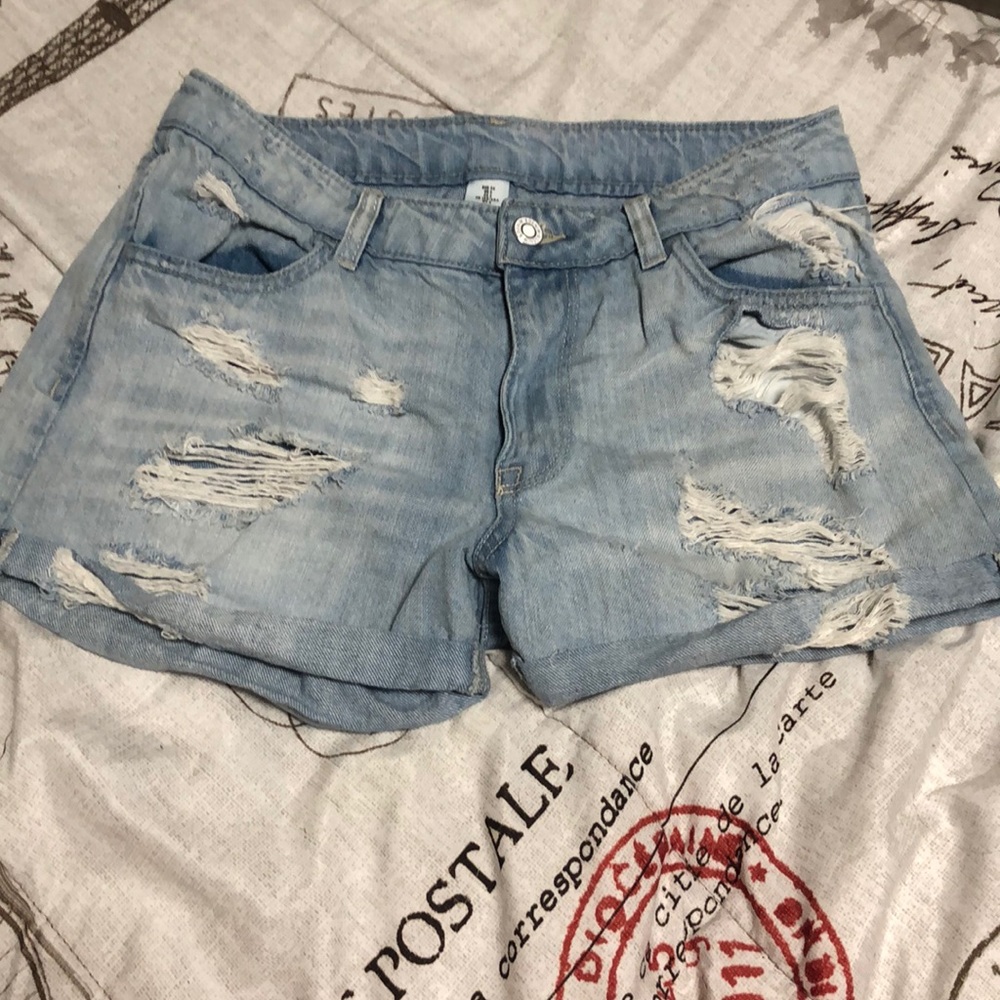 Cute Denim distressed shorts 💙